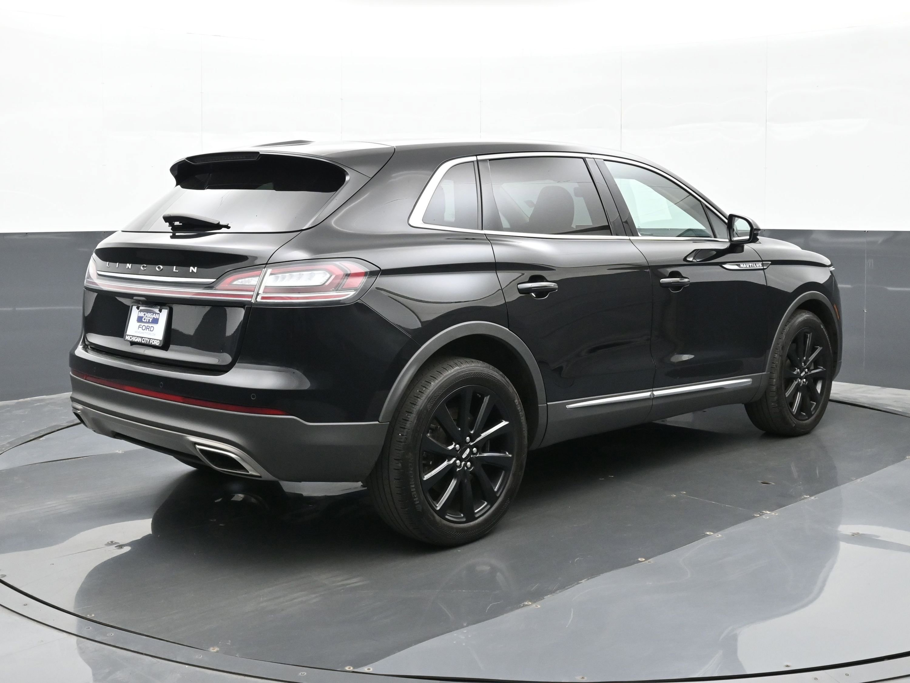 Used 2022 Lincoln Nautilus Reserve w/ Monochromatic Package AWD/4WD image 4