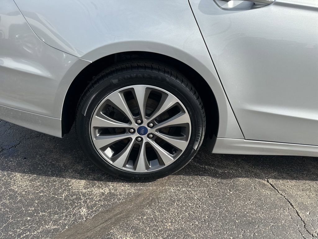 Used 2018 Ford Fusion SE w/ Fusion SE Technology Package image 26