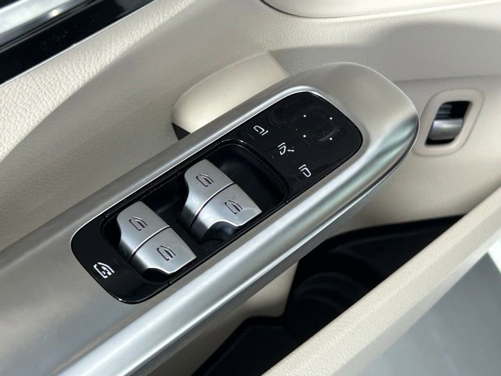 Used 2023 Mercedes-Benz C 300 4MATIC Sedan image 33