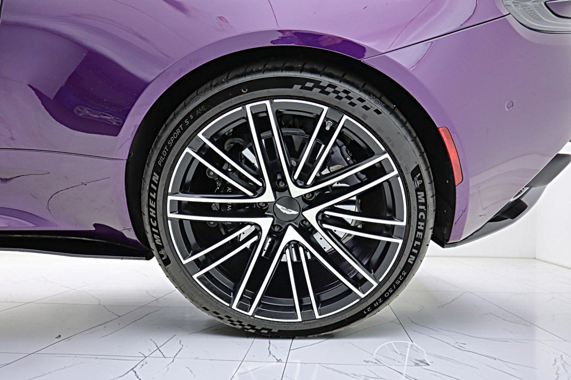 Used 2024 Aston Martin DB12 Coupe RWD image 43