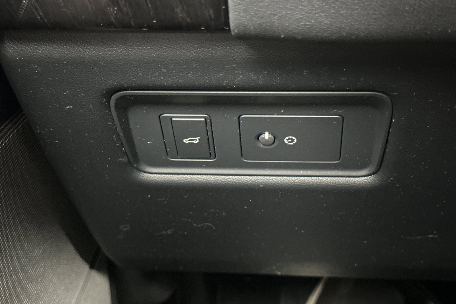 Used 2018 Land Rover Range Rover Sport SE image 32