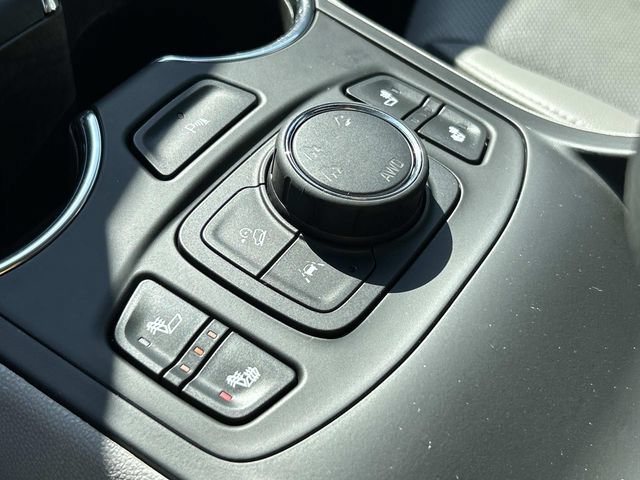 Used 2023 GMC Terrain SLT w/ Tech Package AWD/4WD image 30