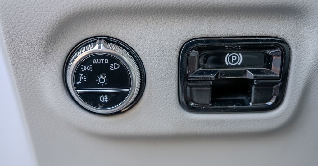 Used 2023 Mercedes-Benz EQE 500 4MATIC Sedan image 8