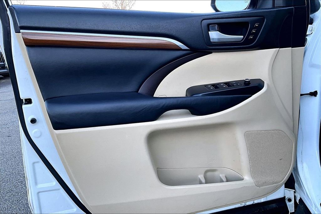 Used 2017 Toyota Highlander Limited Platinum image 14