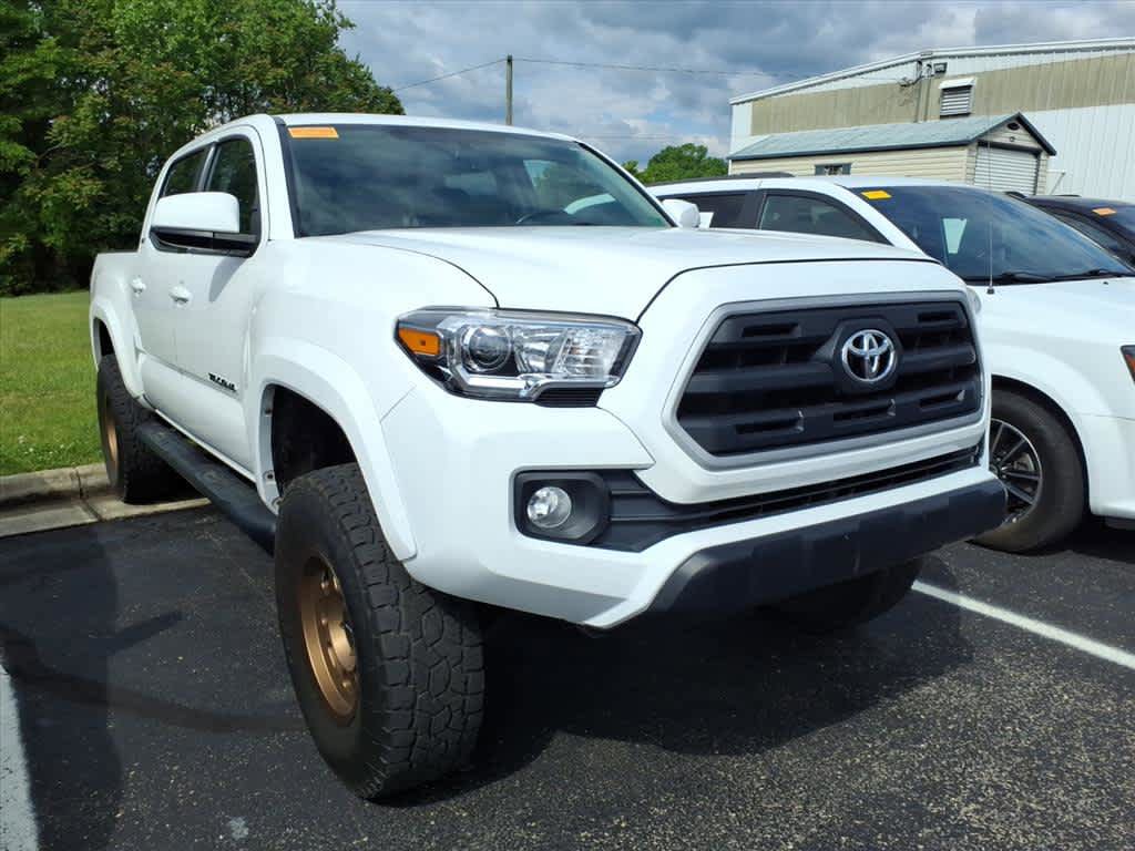 Used 2017 Toyota Tacoma SR5 w/ Tow Package AWD/4WD image 10