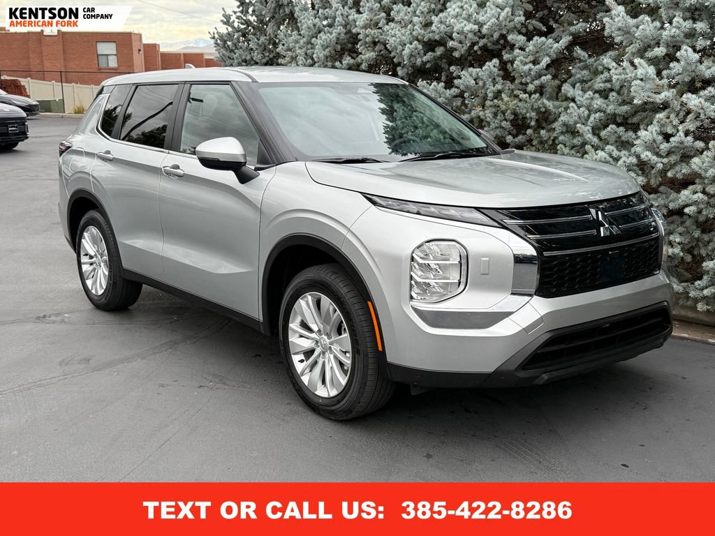 Used 2025 Mitsubishi Outlander ES image 13