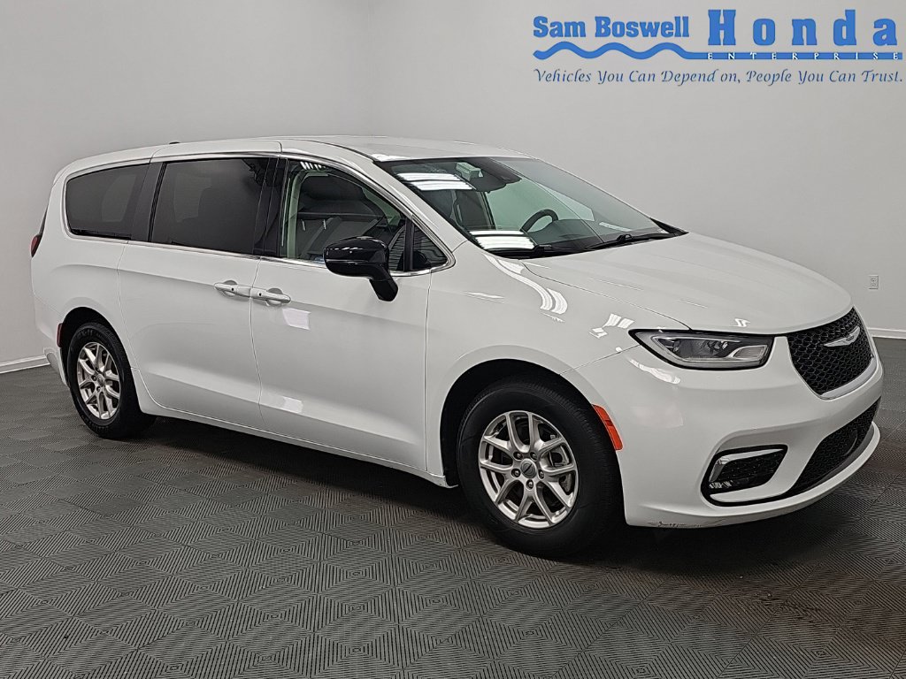 Used 2024 Chrysler Pacifica Touring-L
