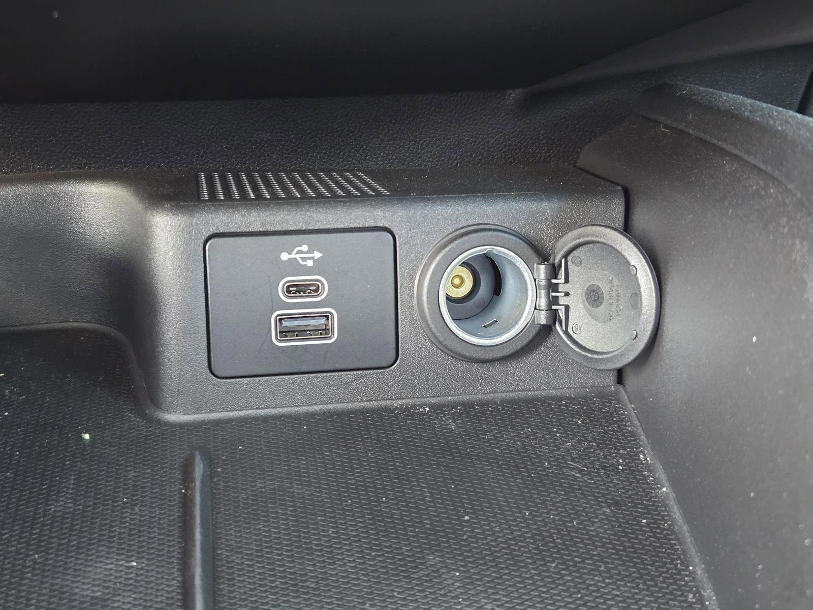 Used 2025 Ford Escape Active image 14