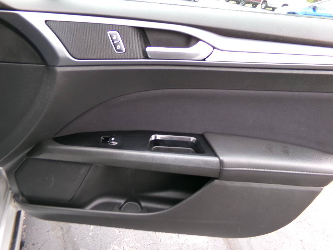 Used 2014 Ford Fusion SE FWD image 30