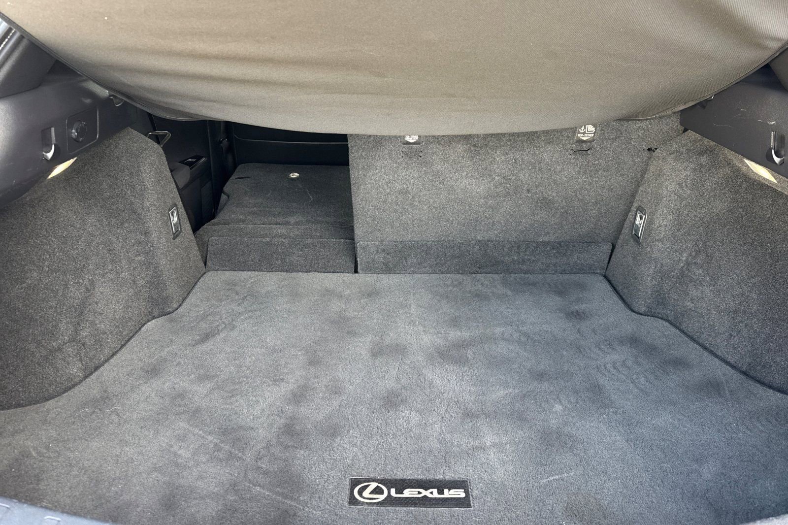 Used 2019 Lexus UX 200 image 14