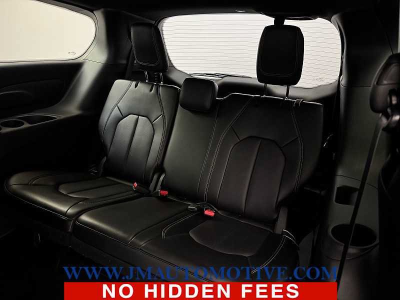 Used 2024 Chrysler Pacifica Touring-L w/ S Appearance Package AWD/4WD image 16