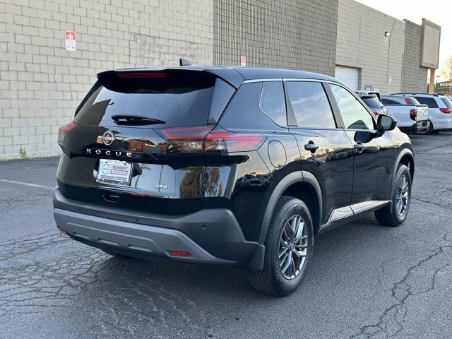 Used 2023 Nissan Rogue S image 4