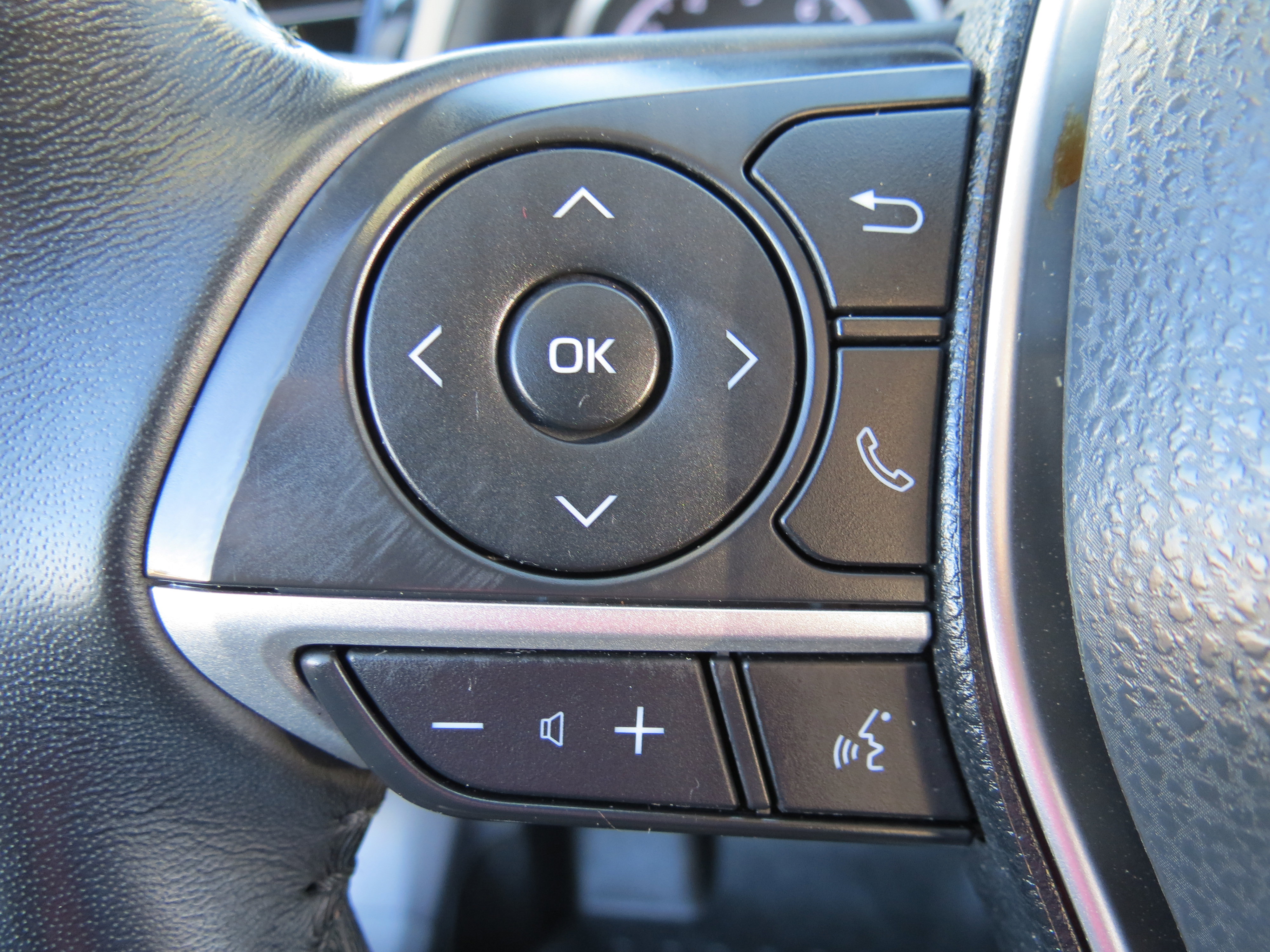 Used 2022 Toyota Camry XLE image 11