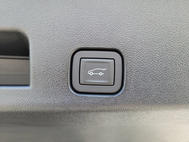 Certified 2026 Chevrolet Traverse LT w/ Sun and Wheel Package FWD image 12