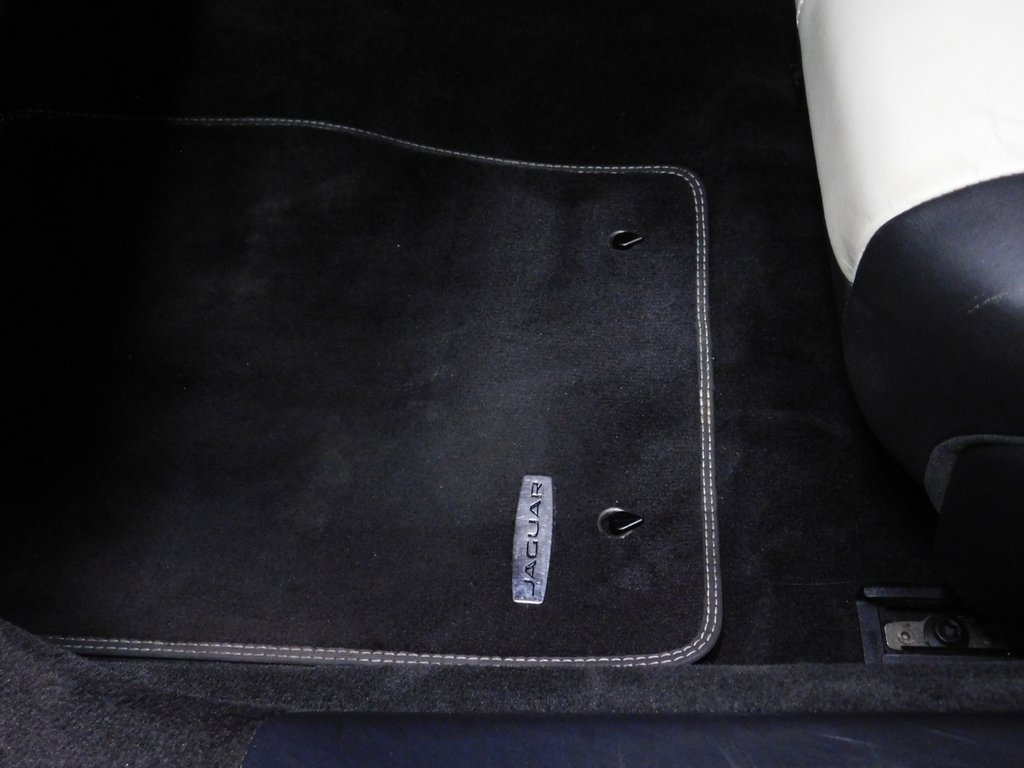 Used 2015 Jaguar F-TYPE R image 43