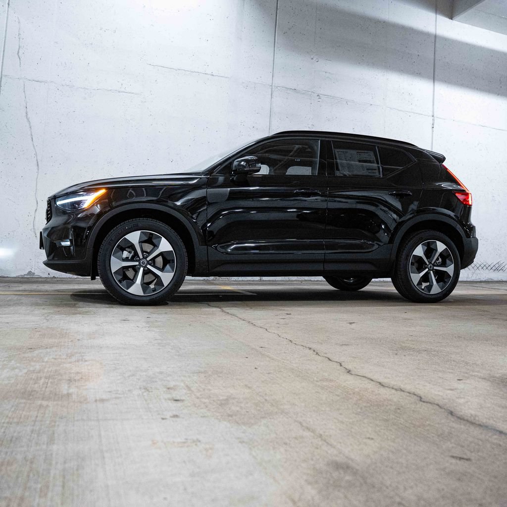 New 2026 Volvo XC40 B5 Plus w/ Protection Package Premier AWD/4WD image 4