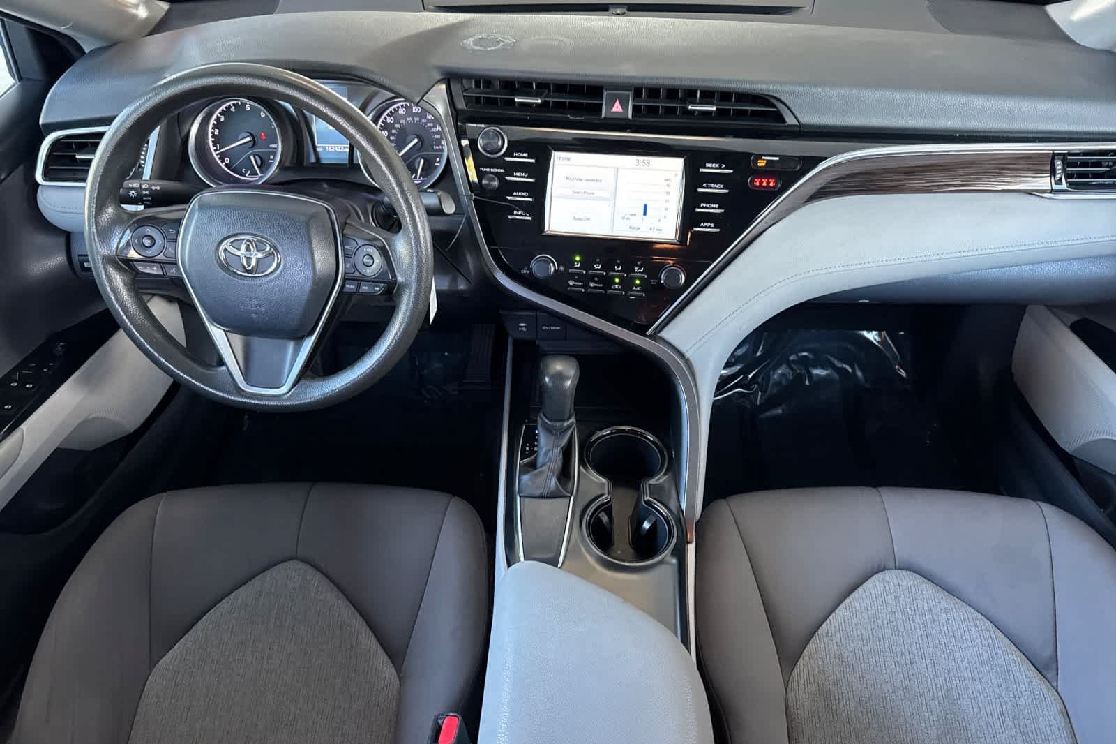 Used 2018 Toyota Camry LE FWD image 3