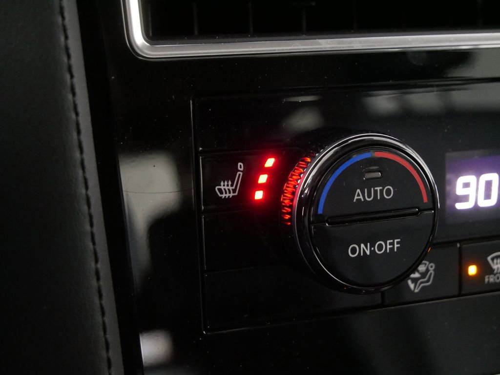 Used 2024 Nissan Armada SL w/ Captain's Chairs Package image 29