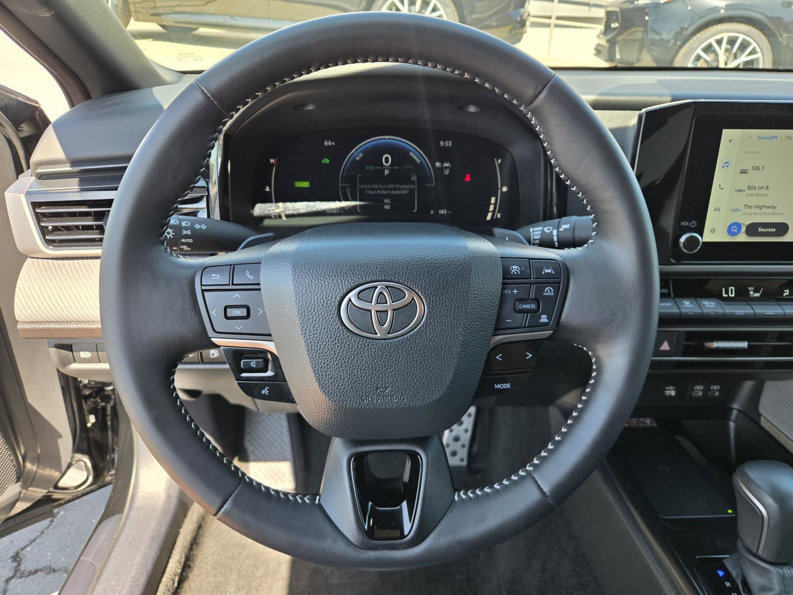 Used 2025 Toyota Camry SE w/ Convenience Package FWD image 15