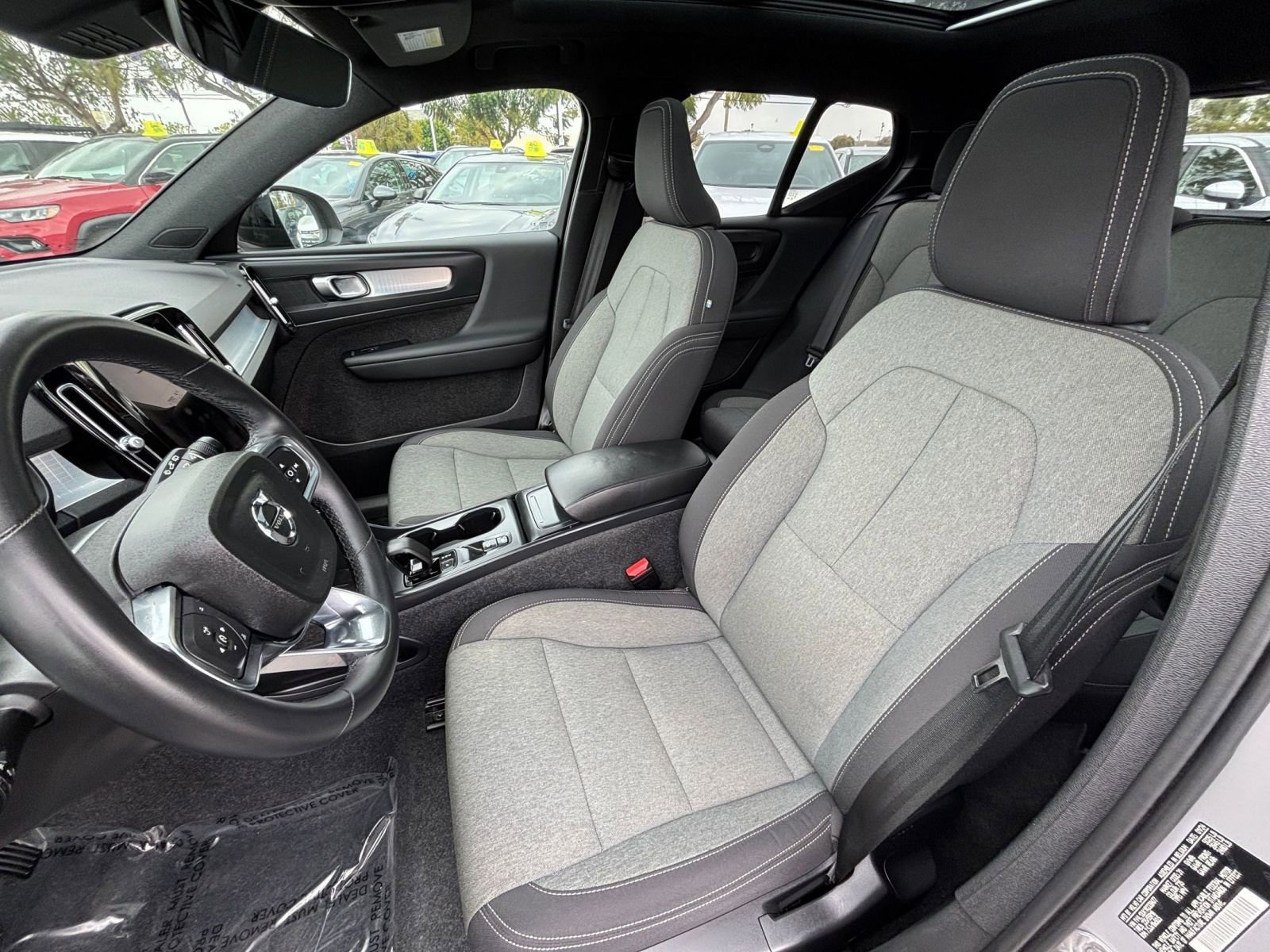 Used 2024 Volvo XC40 B5 Core AWD/4WD image 27