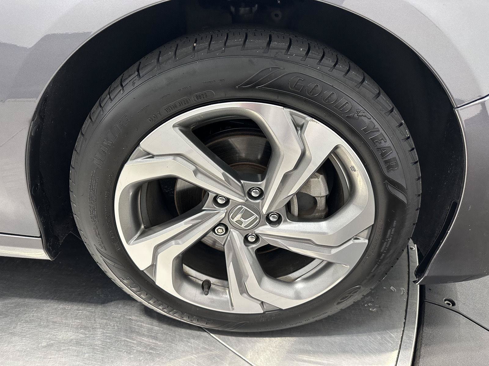 Used 2018 Honda Accord EX-L image 9