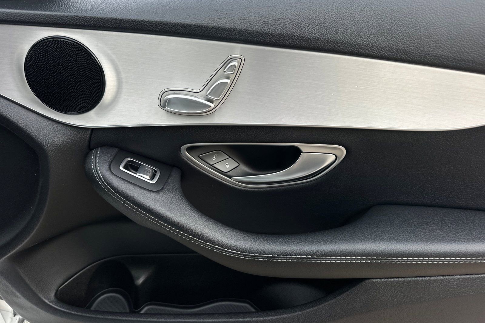 Used 2019 Mercedes-Benz C 300 Sedan image 32