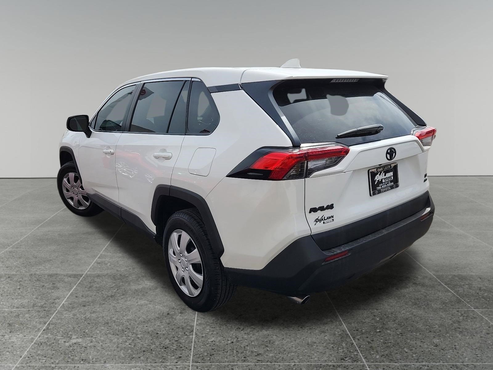 Used 2022 Toyota RAV4 LE image 5