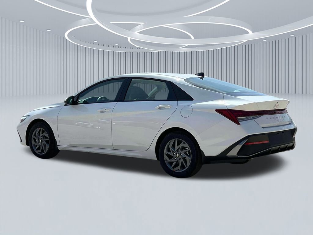 New 2025 Hyundai Elantra Blue image 4