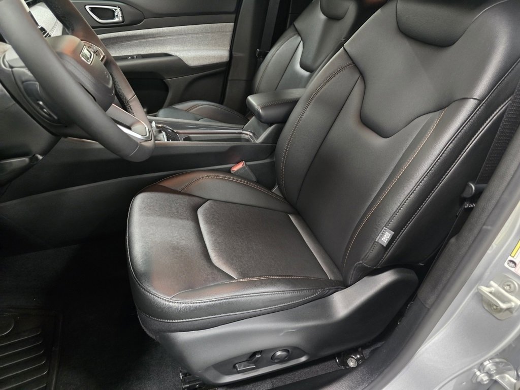 Used 2024 Jeep Compass Latitude image 23