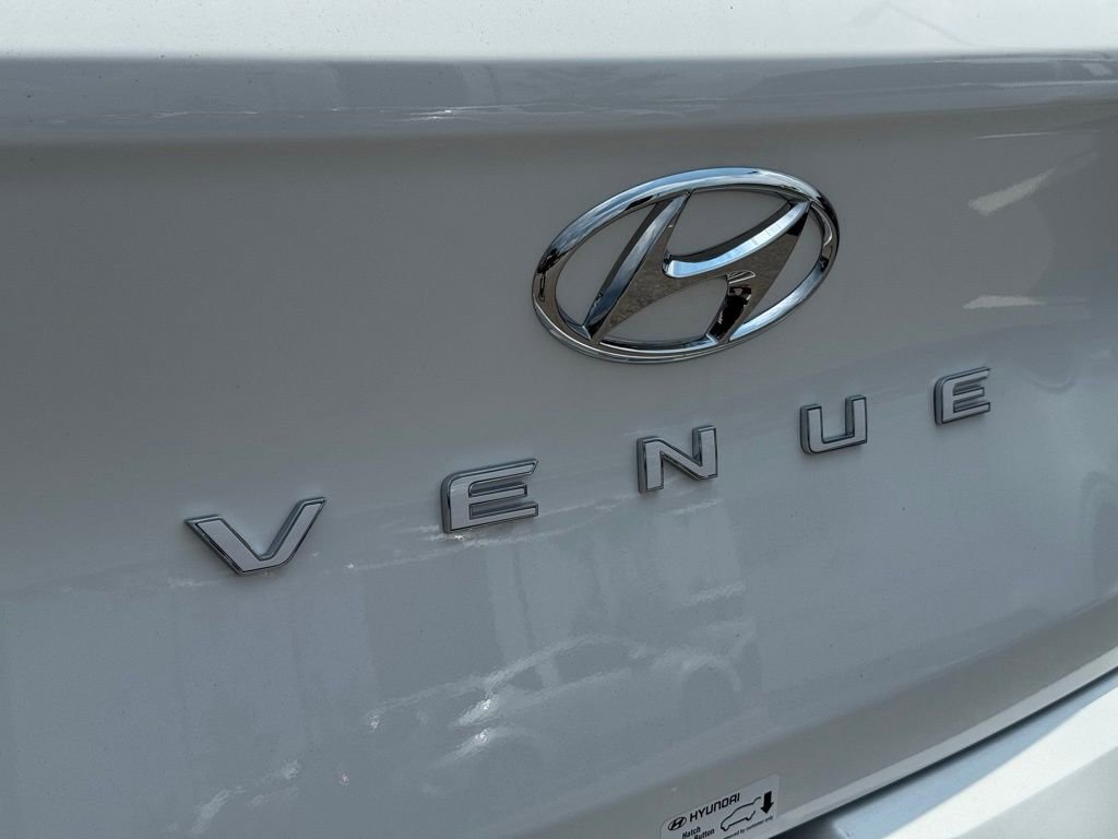 Used 2025 Hyundai Venue SEL image 12