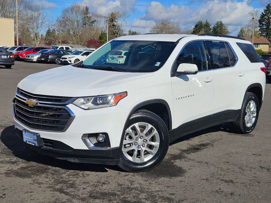 Used 2021 Chevrolet Traverse LT image 2