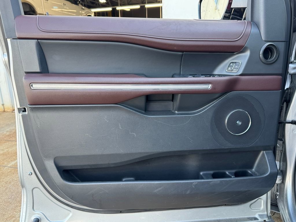 Used 2024 Ford Expedition Limited image 16