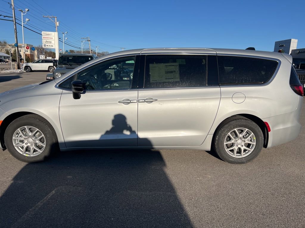 New 2026 Chrysler Pacifica Select FWD image 4