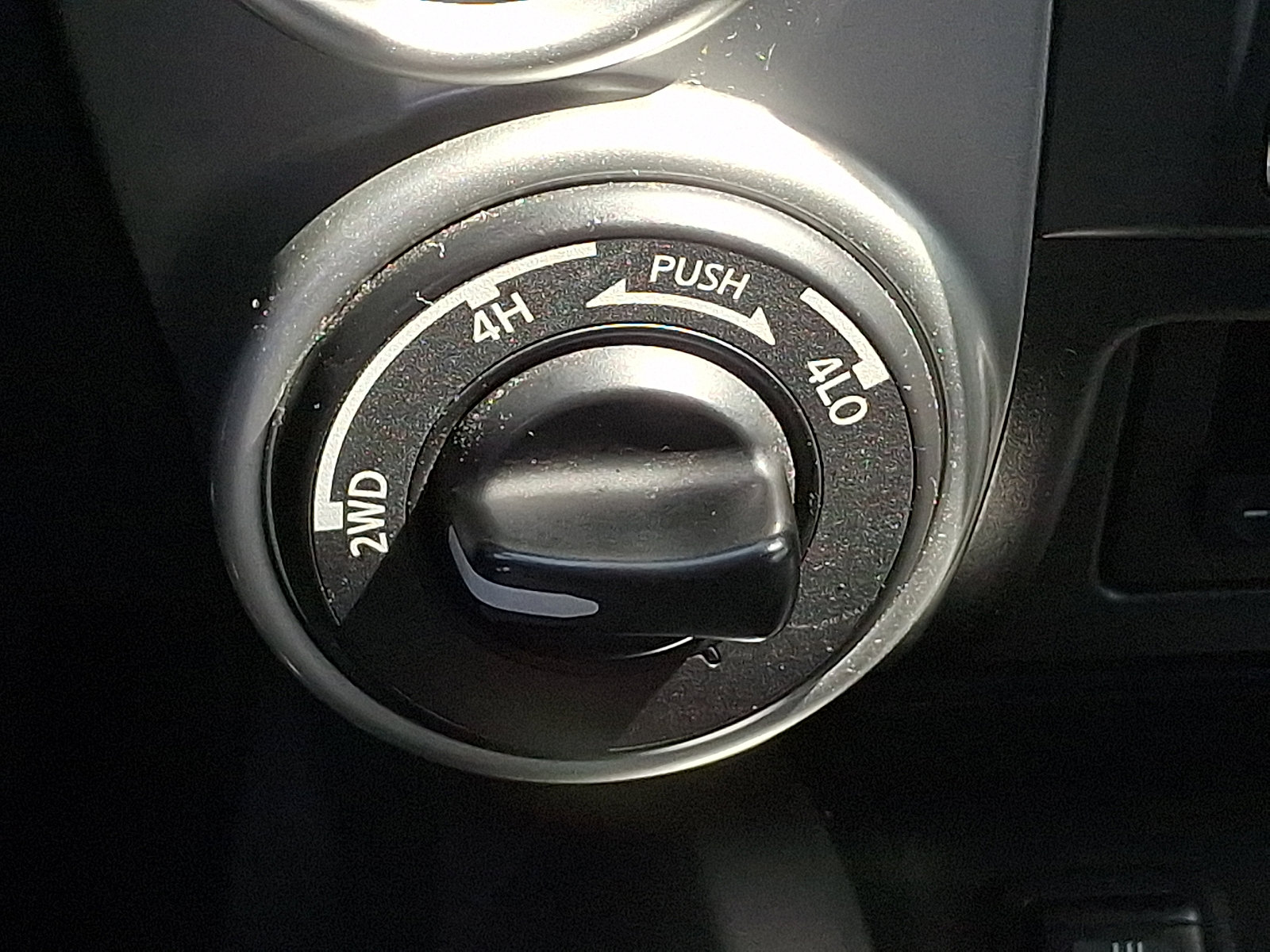 Used 2019 Nissan Titan SV w/ SV Convenience Package image 25