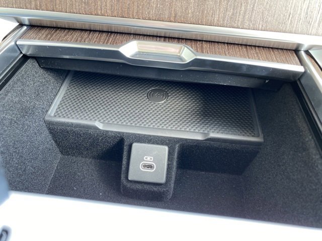 New 2025 Land Rover Range Rover SE image 14