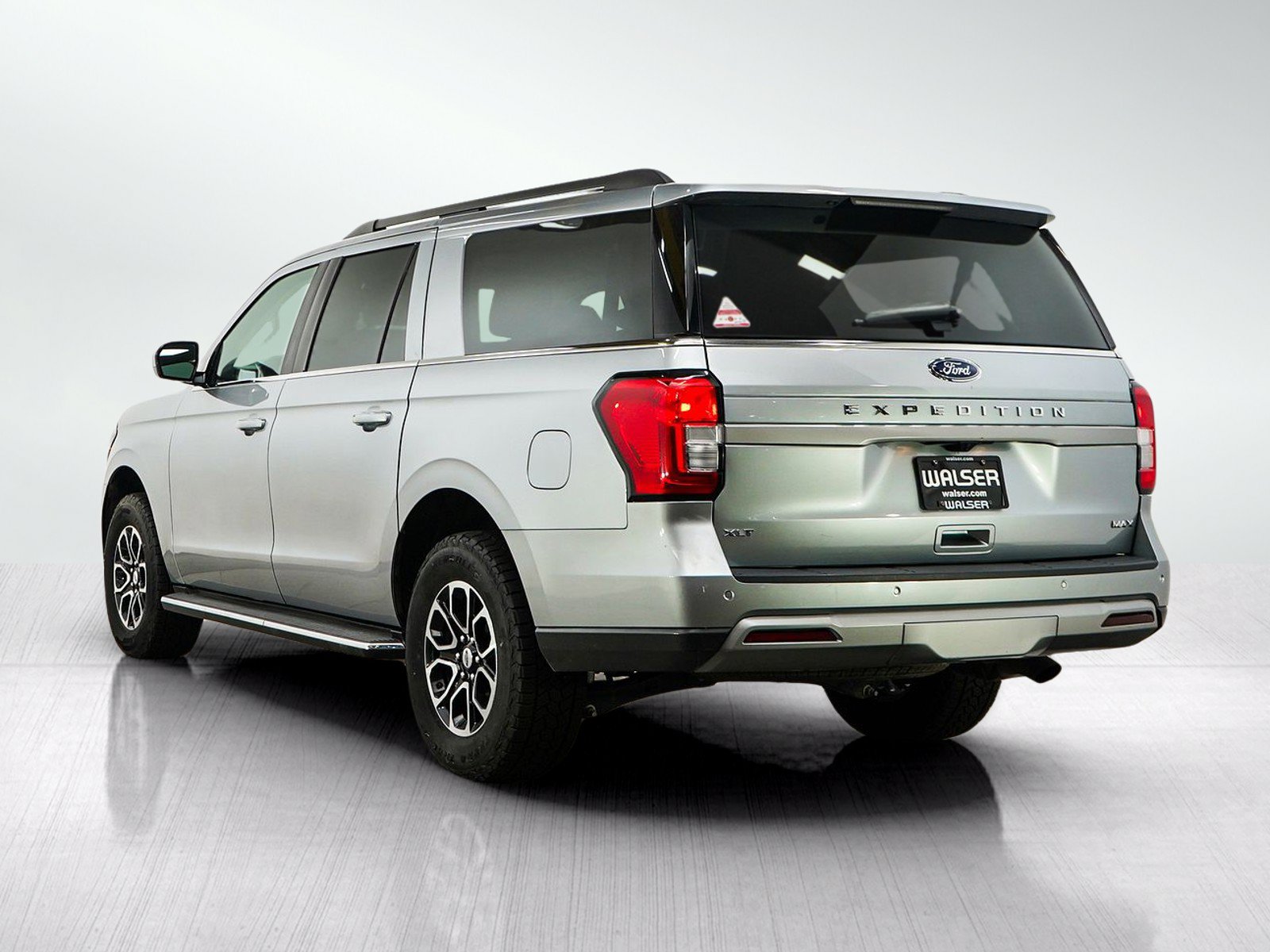 Used 2023 Ford Expedition Max XLT AWD/4WD image 3