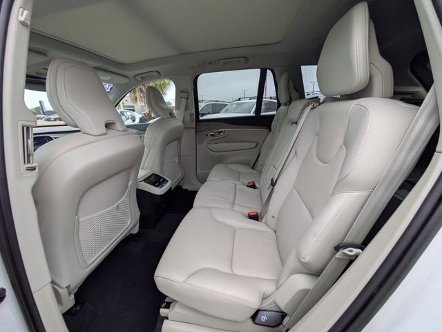 Used 2023 Volvo XC90 B6 Plus image 11