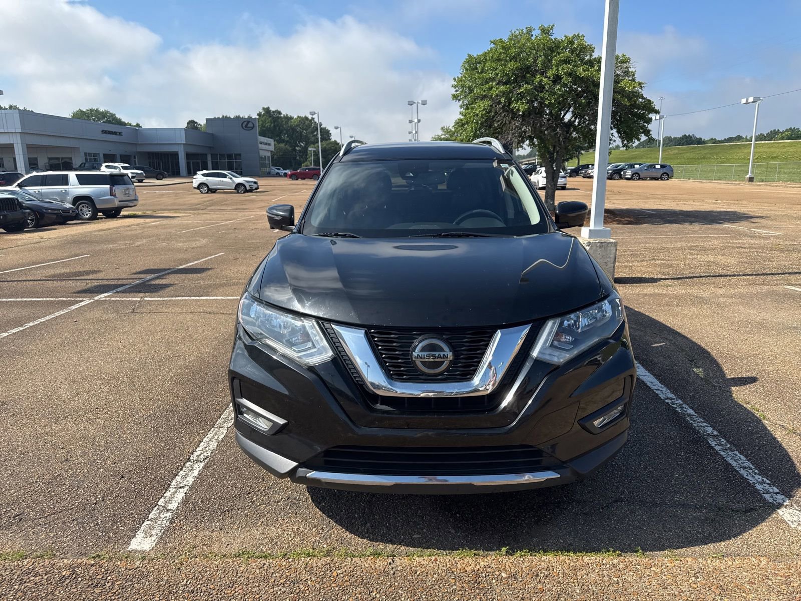 Used 2018 Nissan Rogue SL FWD image 2