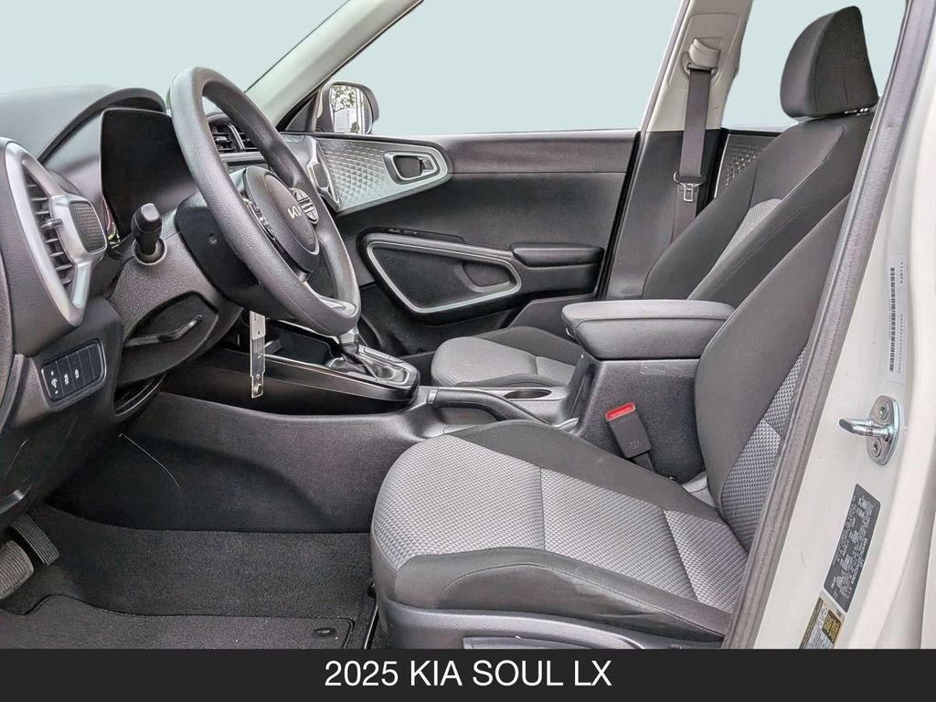 Used 2025 Kia Soul LX w/ LX Technology Package FWD image 16