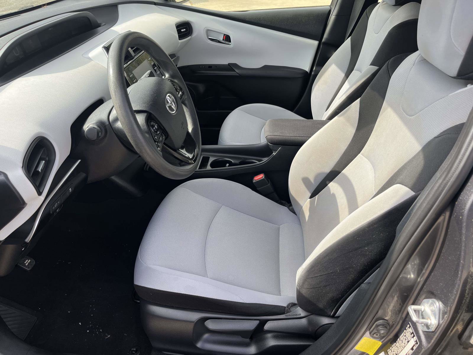 Used 2020 Toyota Prius L Eco FWD image 11