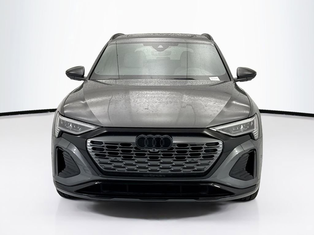 Used 2024 Audi Q8 e-tron Prestige image 2