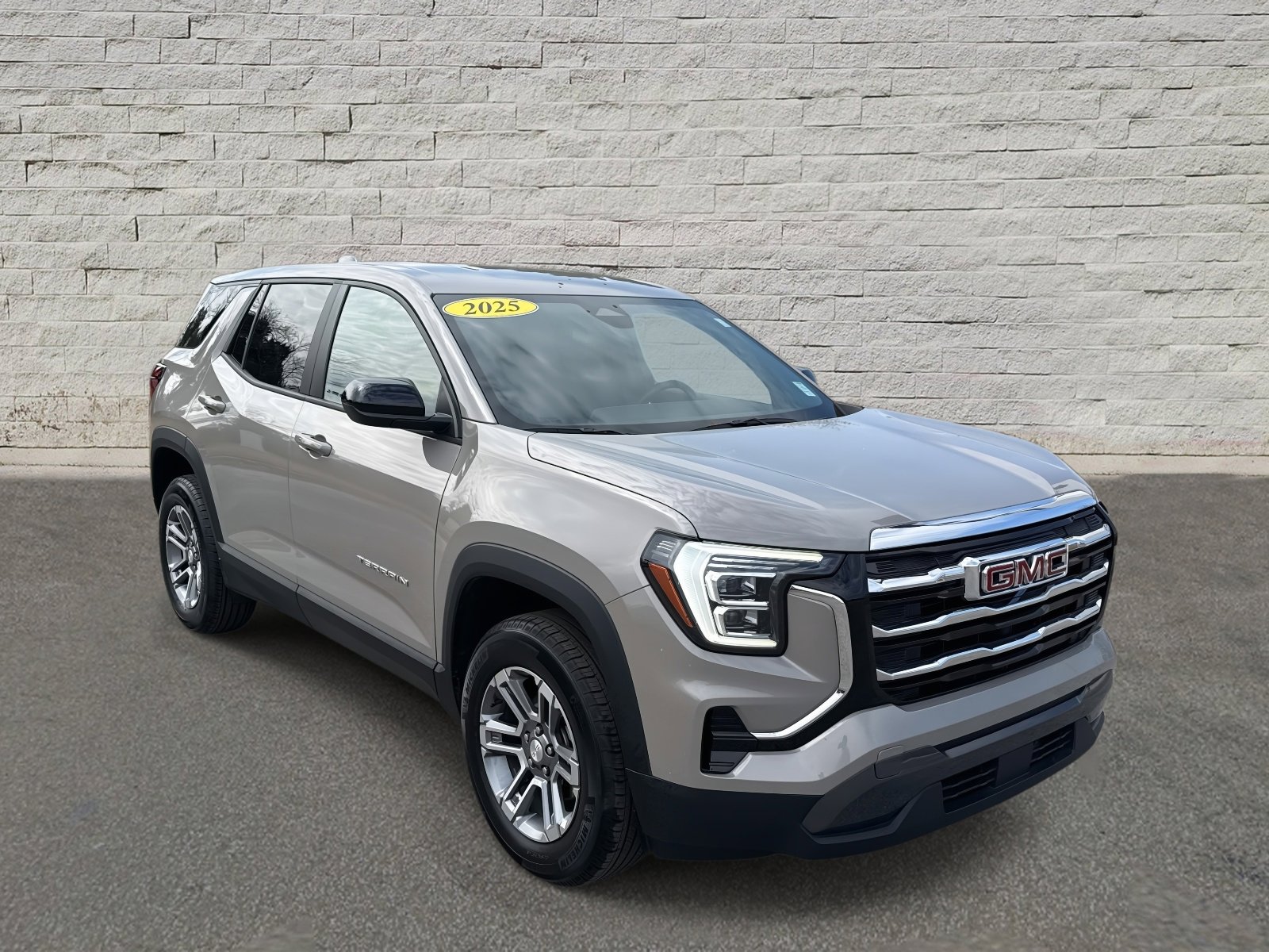Used 2025 GMC Terrain Elevation image 3