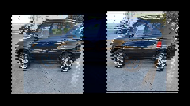 Used 2003 BMW X5 3.0i image 3