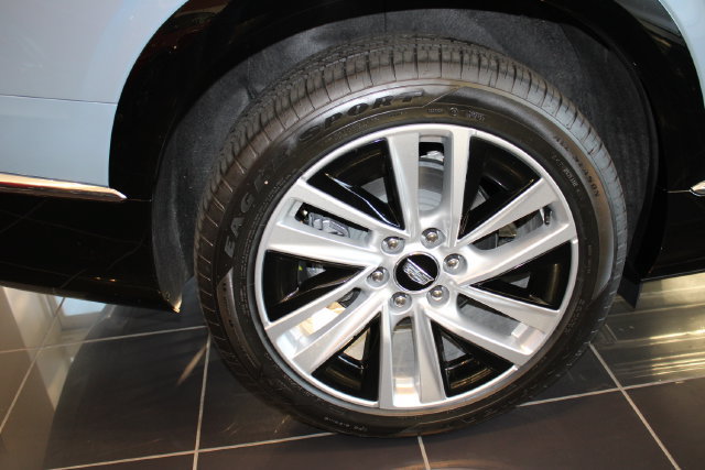 New 2027 Cadillac Vistiq Premium Luxury w/ LPO, Floor Liner Package AWD/4WD image 32