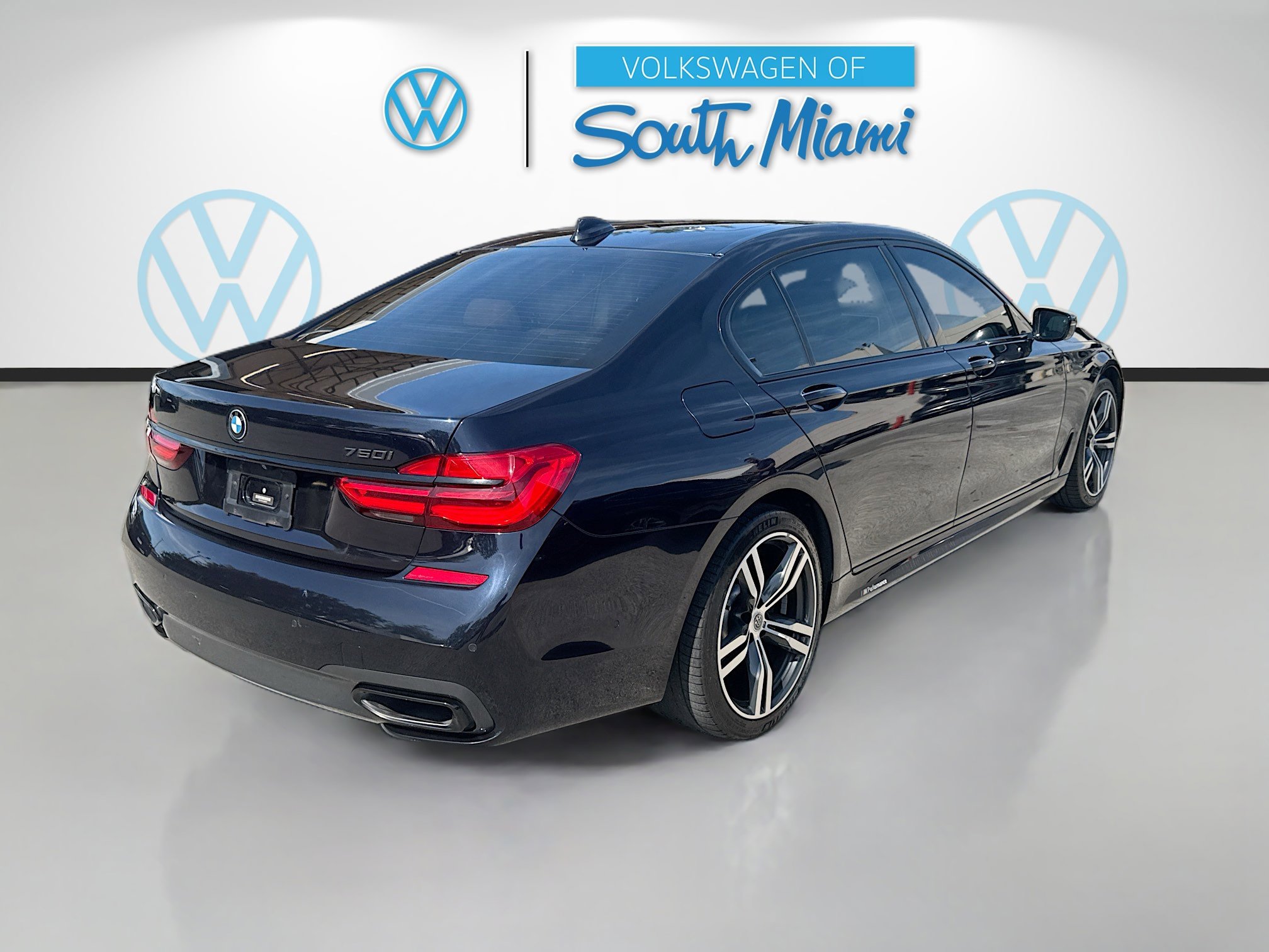 Used 2018 BMW 750i RWD image 7
