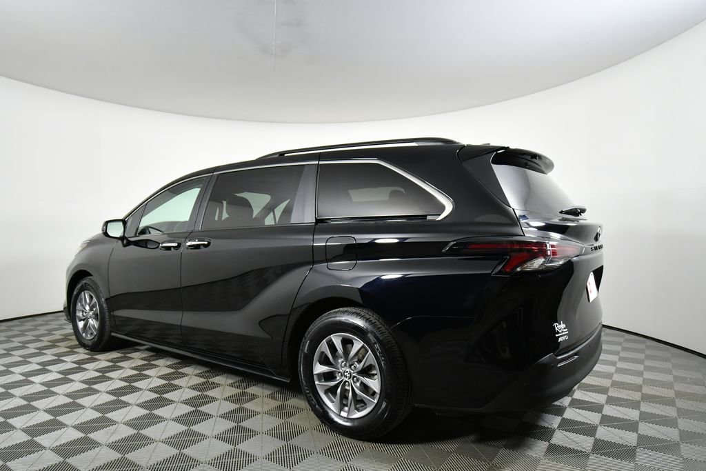 Used 2023 Toyota Sienna XLE image 14