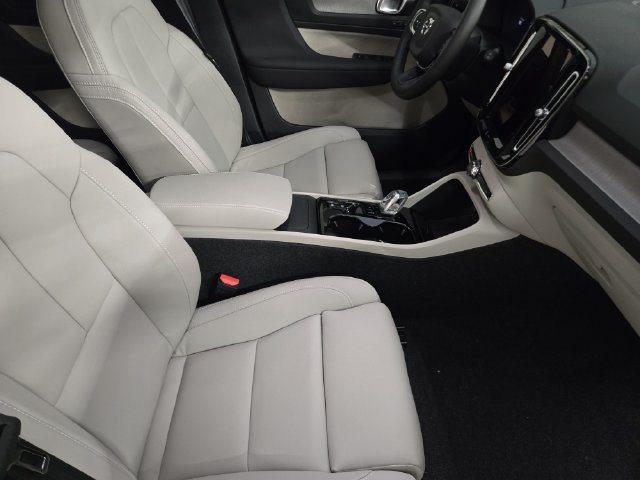 New 2026 Volvo XC40 B5 Plus w/ Protection Package Premier AWD/4WD image 3