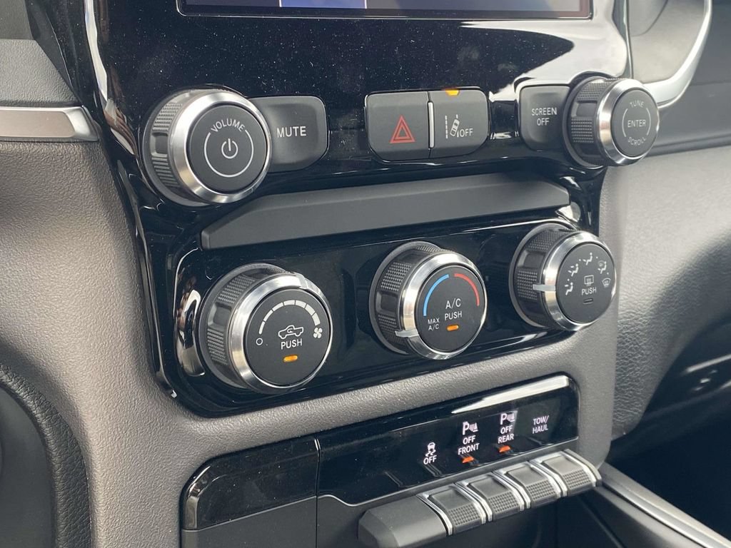 New 2026 RAM 1500 Express AWD/4WD image 47