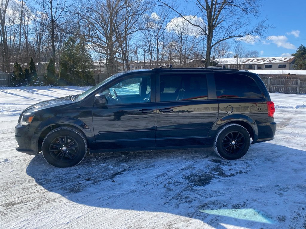 Used 2016 Dodge Grand Caravan R/T image 2