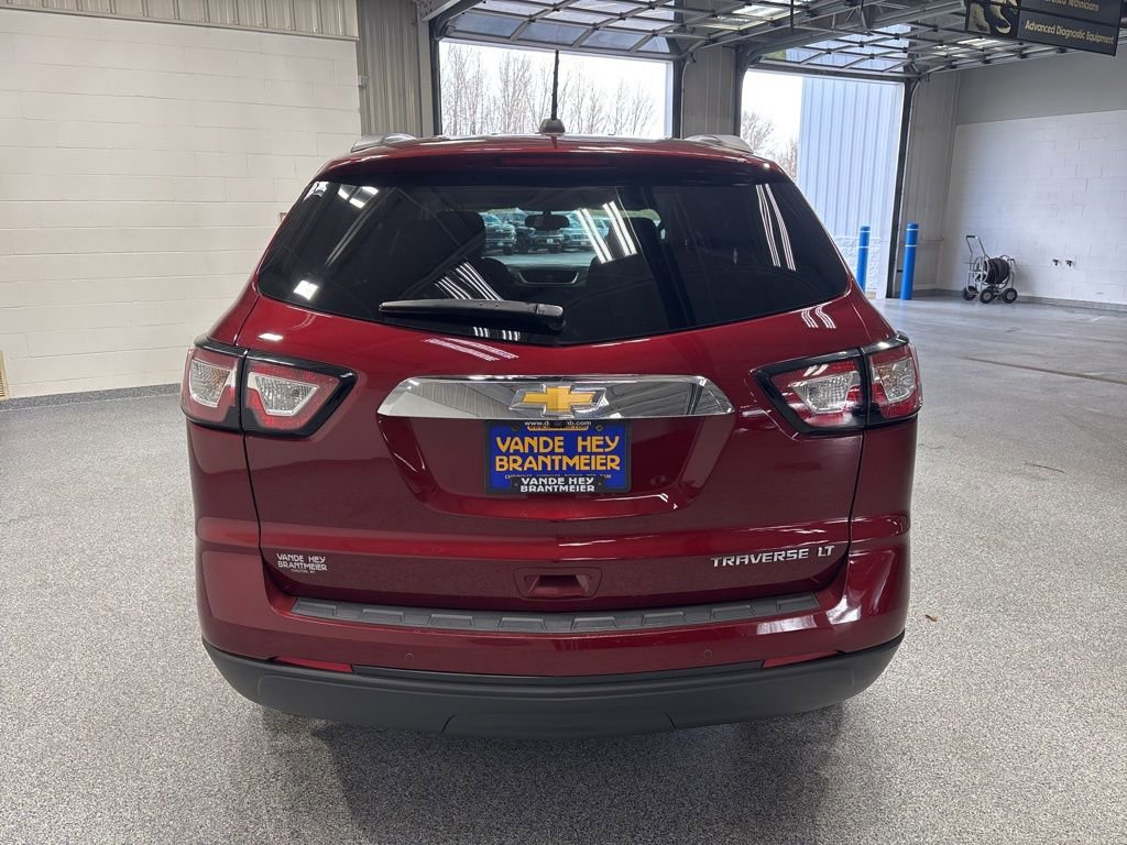 Used 2016 Chevrolet Traverse LT w/ Style and Technology Package image 6